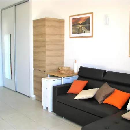 Apartman Modern With Terrace And Great Seaside View